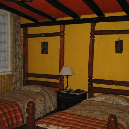 Hotel Los Alpes Кито Екстериор снимка