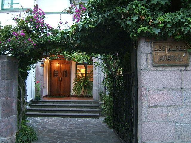 Hotel Los Alpes Кито Екстериор снимка
